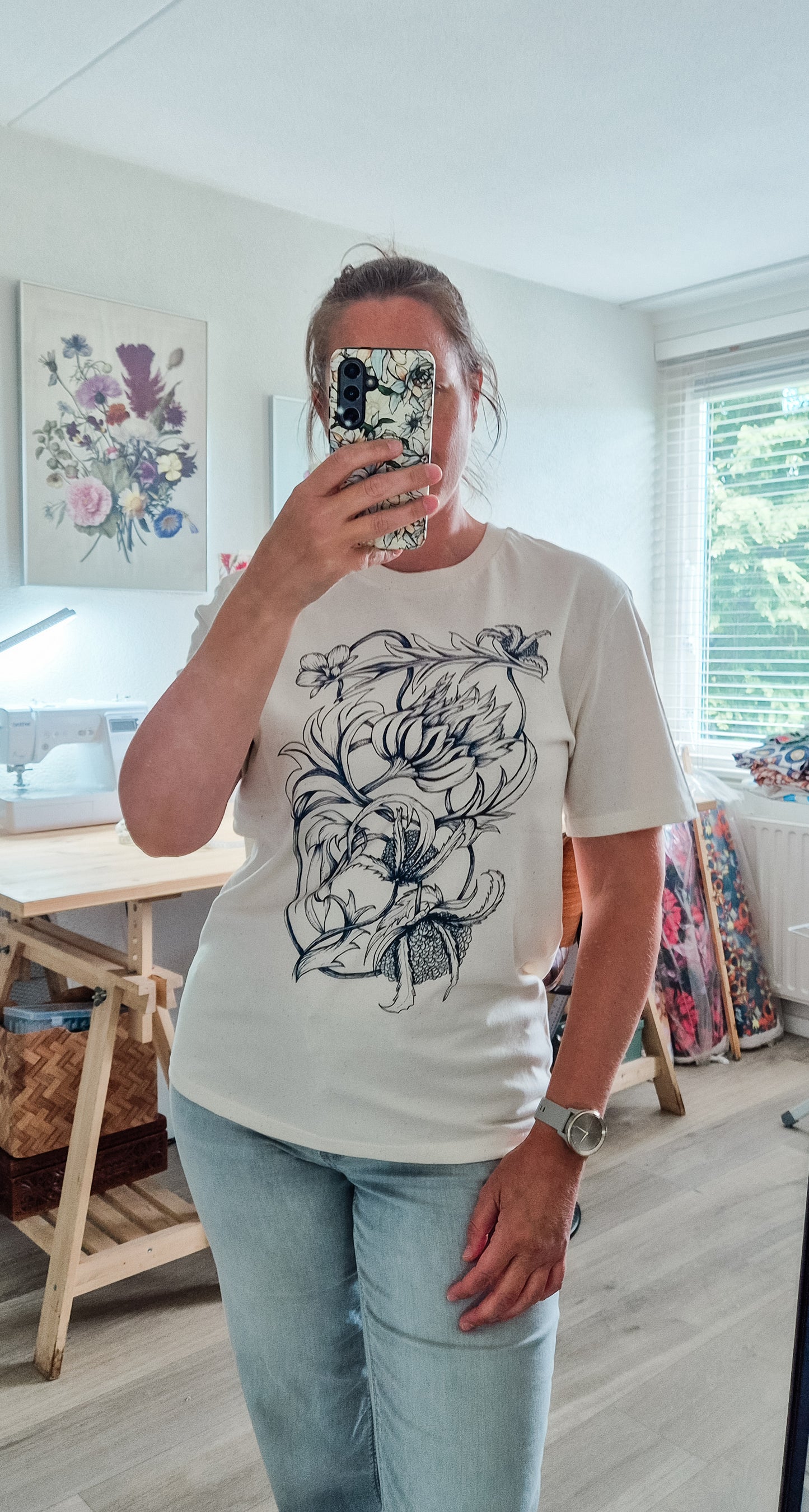 T-shirt “Oda Dark Blue” – Natural Beige biologisch katoen