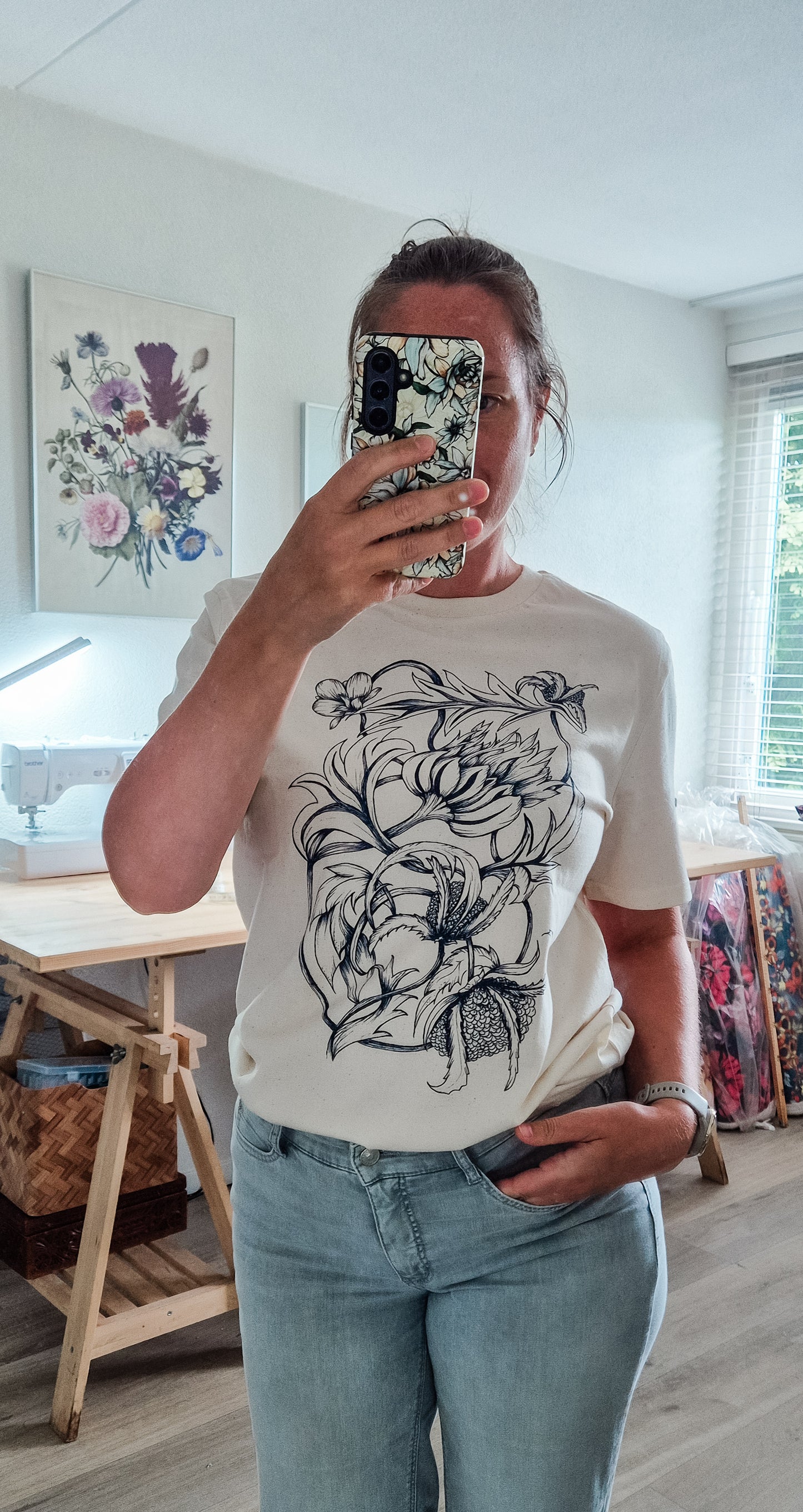 T-shirt “Oda Dark Blue” – Natural Beige biologisch katoen